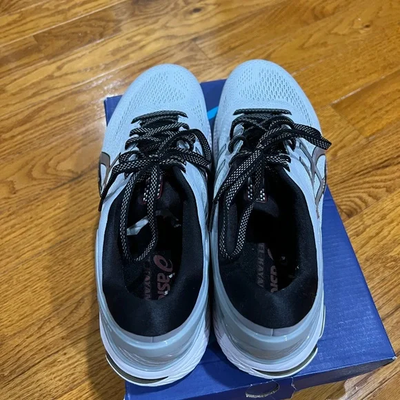 NWT ASICS Gel Kayano 26 Gray and Black Athletic Sneakers - Picture 5 of 8